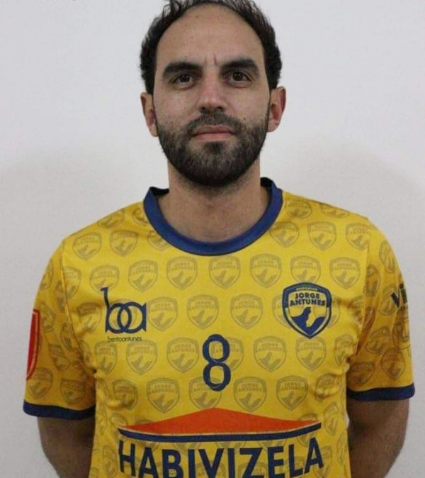 Vitó Polery deixa o comando técnico da equipa de Iniciados