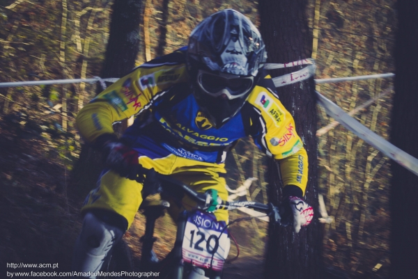 Downhill em treinos para o Campeonato Nacional
