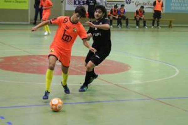 Sub-20 arrancam vitória aos estudantes