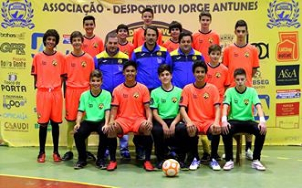 Iniciados vencem em Landim