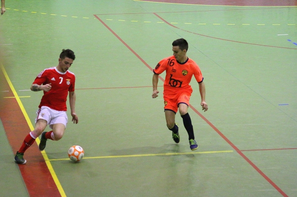Sub-20: Derrota pesada na Luz