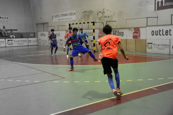 Juvenis com vitória larga