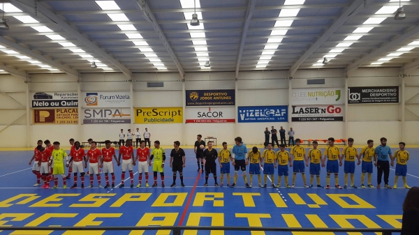 Treinador do Benfica elogia os sub-20