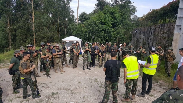 35 praticantes no evento de airsoft